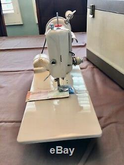 RARE Singer Featherweight 221K Tan, Great Britain with Case and Accessories