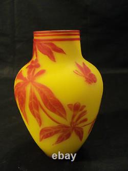 Rare Signed Thomas Webb 2-color English Cameo Art Glass 6.5 Vase, Butterfly